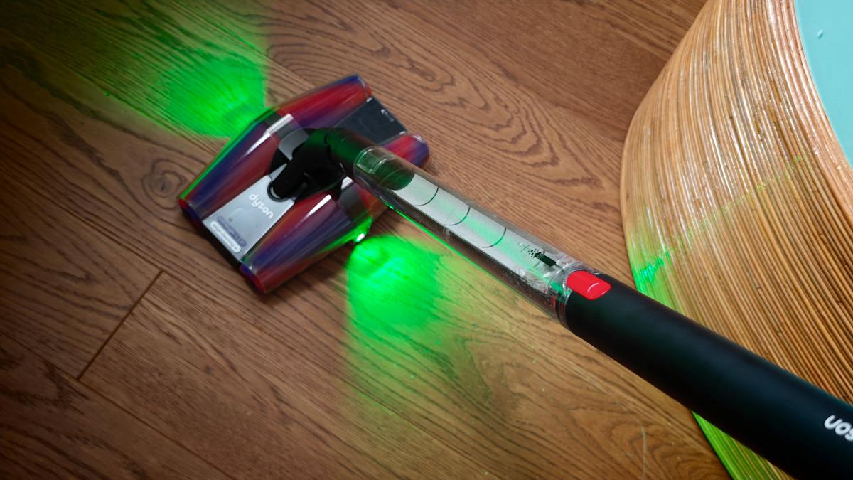 Test du Dyson PencilVac FluffyComfort : presque le nettoyeur de sol idéal pour les petits appartements