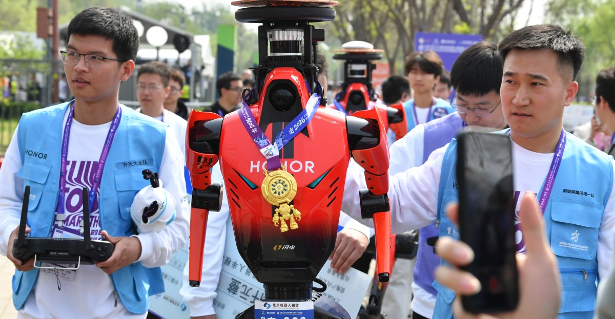 Le robot humanoïde « Lightning » bat le record du semi-marathon