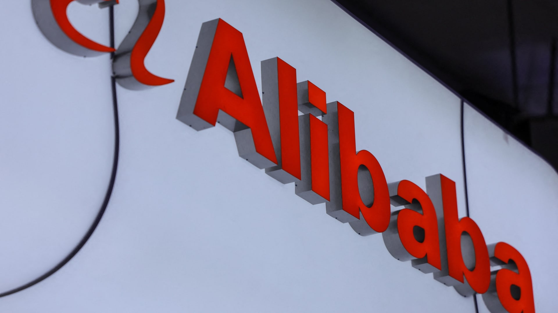 Alibaba dévoile une puce IA Zhenwu plus puissante et un nouveau LLM
