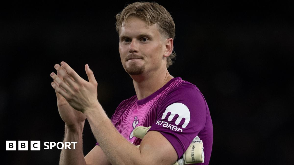Tottenham : Antonín Kinský se rachète avec un incroyable arrêt face à Leeds United