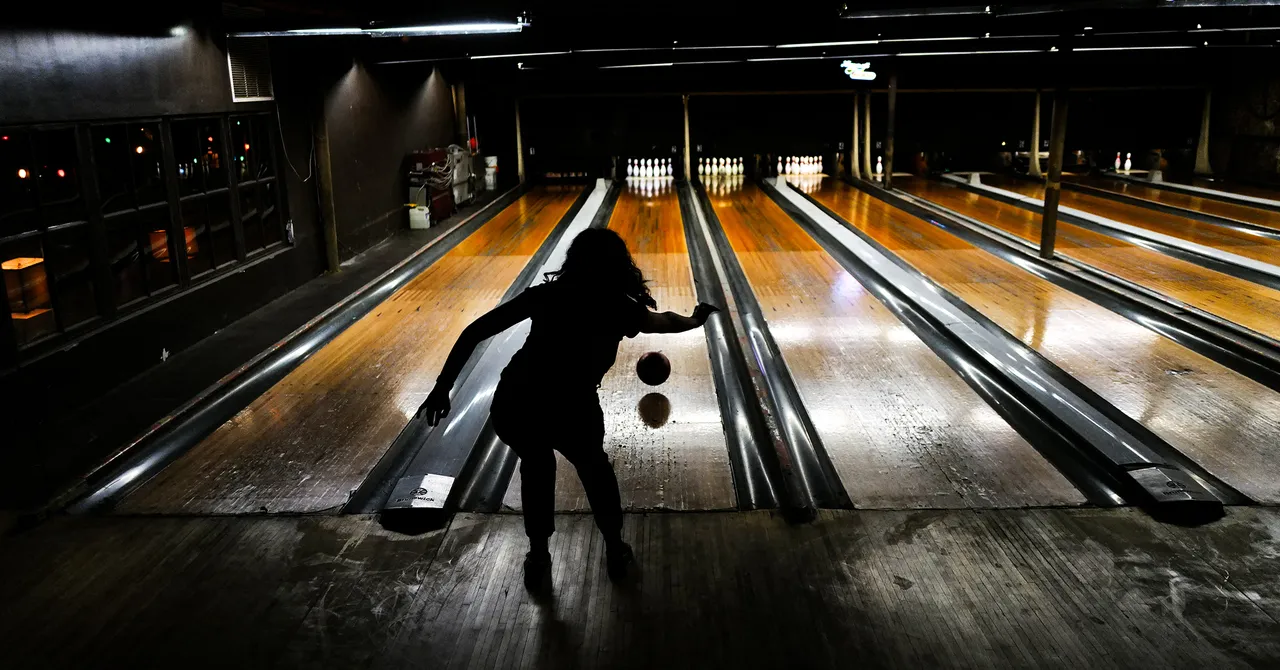 Si vous êtes un joueur de bowling exigeant, voici ce qu’il faut savoir sur le graissage de la piste