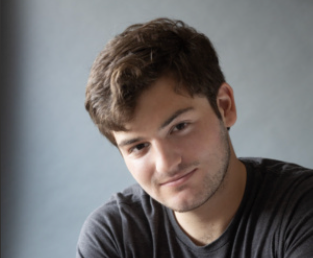 Theo Baker révèle les résultats de quatre années d’enquête à Stanford avant son départ