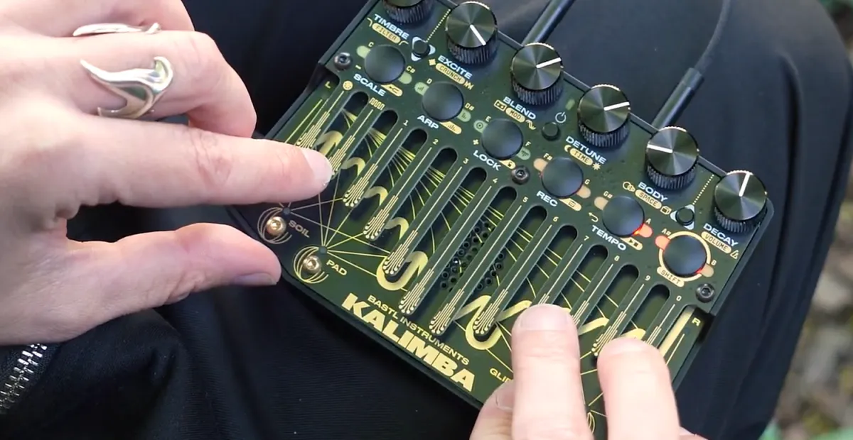 Le Bastl Kalimba : un synthé sauvage au toucher de piano à pouces