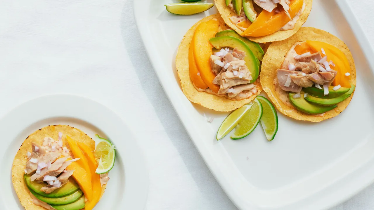 Ces tostadas au thon fumé : simples, savoureuses et économiques