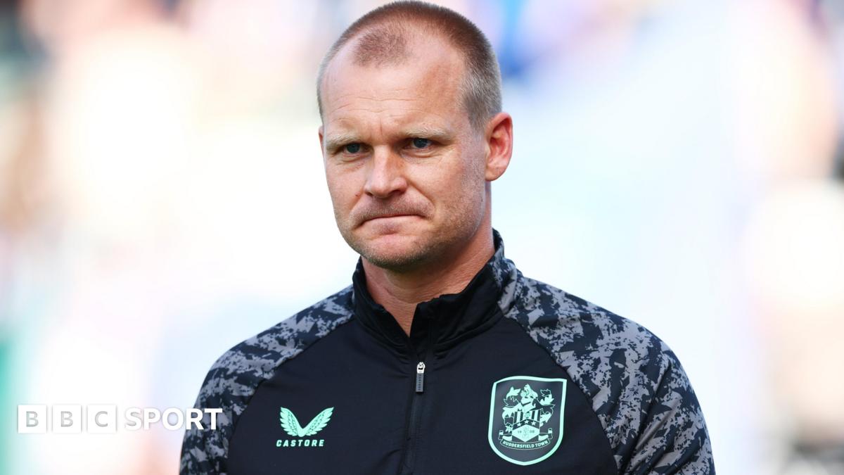 Liam Manning quitte Huddersfield Town après une période de congé pour raisons humanitaires